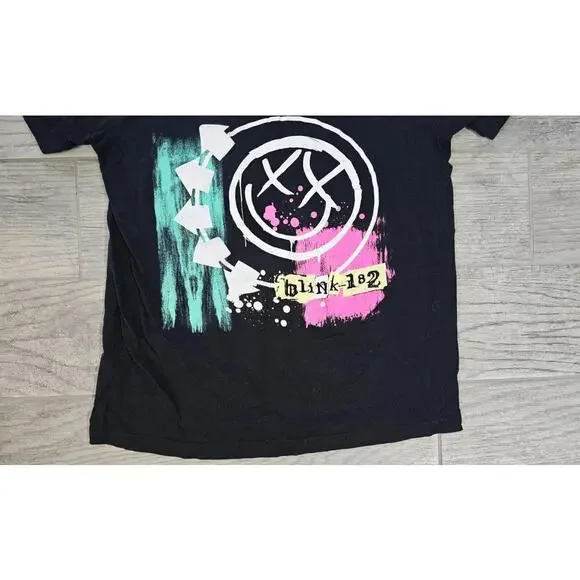 Men's Blink 182 Rock Band Shirt Black Size Medium Short Sleeves Punk Skate Music - Picture 6 of 10